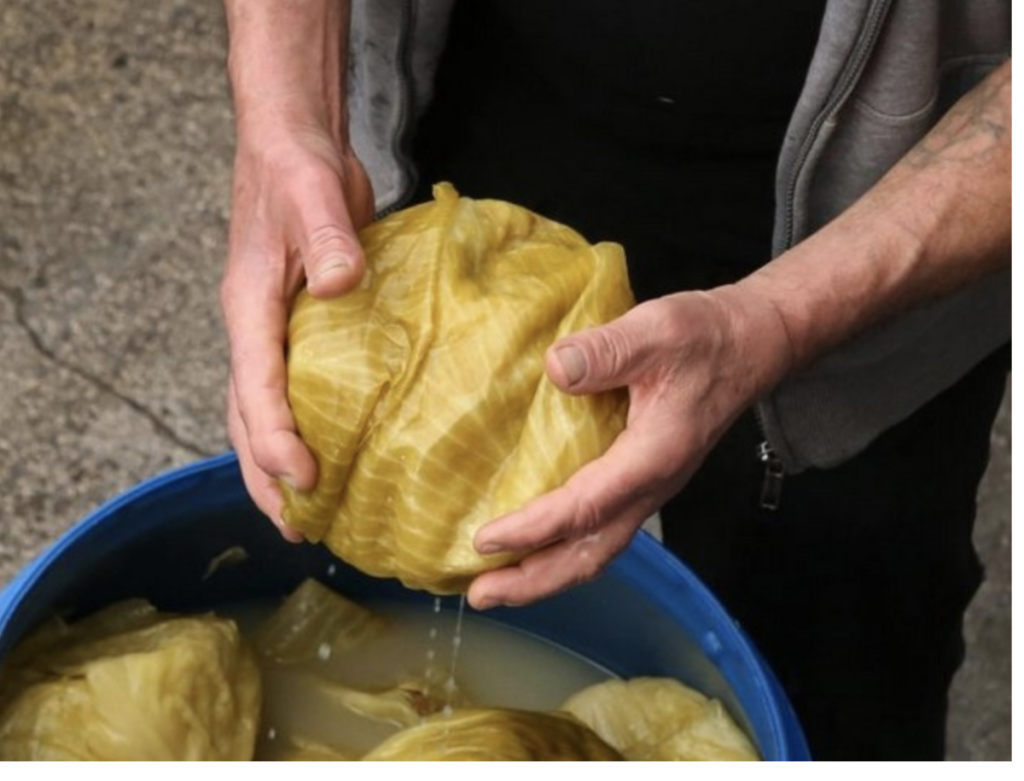 Evo kako ćete kiseli kupus sačuvati do leta, trik koji malo ko zna a zlata vredi: Ako počne da se kvari, odmah uradite OVO