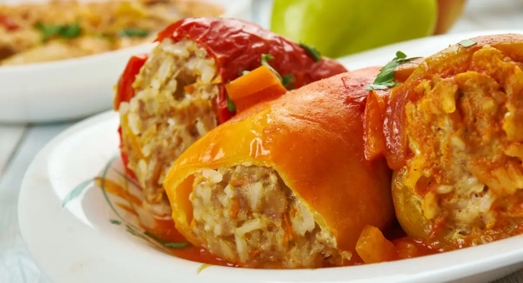 Mađarski kuhari 0tkrili RECEPT ZA NAJUKUSNIJE PUNJENE PAPRIKE: NE D0DAJU V0DU, EV0 u čemu ih kuhaju
