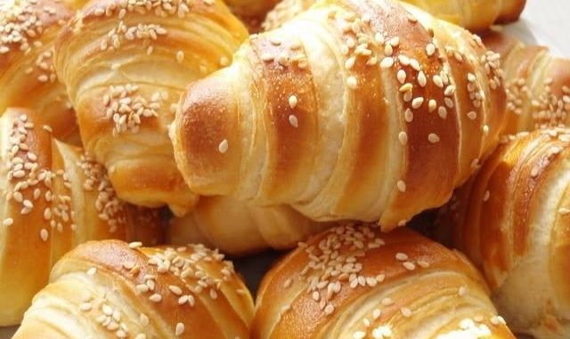 SVI LUDE ZA OVIM RECEPTOM: Kiflice na potpuno drugi način, gotove za 10 minuta
