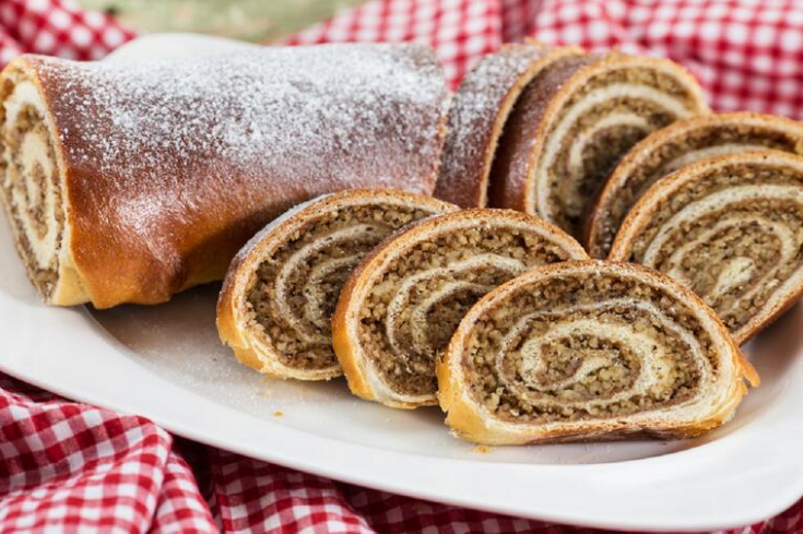 KAKO DA NAPRAVITE NAJMEKŠU ŠTRUDLU? Uz ovaj recept postaćete stručnjak za dizano testo, a uspeva iz prve