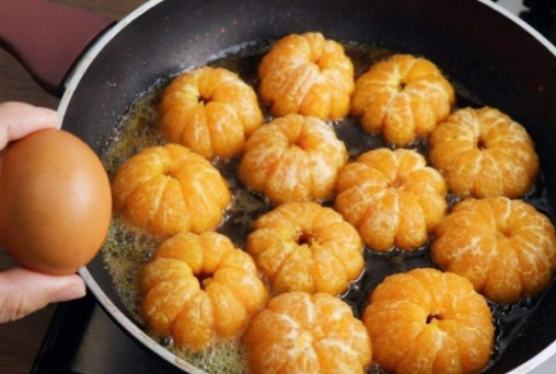 IMATE LI MANDARINE I JAJE U KUĆI? Odmah napravite ovo ČUDO OD KOLAČA – NEMA PEČENJA, TREBA VAM SAMO 10 MINUTA