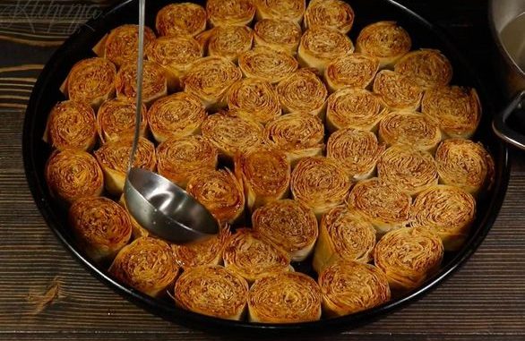 RECEPT ZA TRADICIONALNE BOSANSKE RUŽICE S ORASIMA: Sočne i jednostavne za napraviti, za prste polizati
