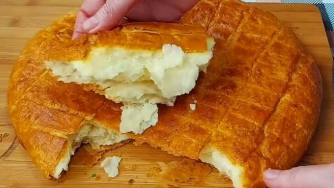 POGAČA KOJA JE HRSKAVA SPOLJA, A UNUTRA SE LISTA KAO BUREK: Baka je pravi od jeftinih sastojaka, a ukus se NE ZABORAVLJA